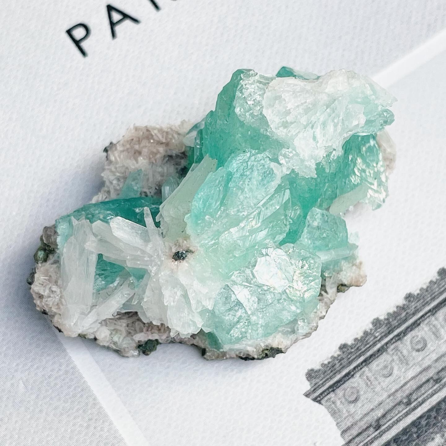 Green Apophyllite 9 (共生原石)