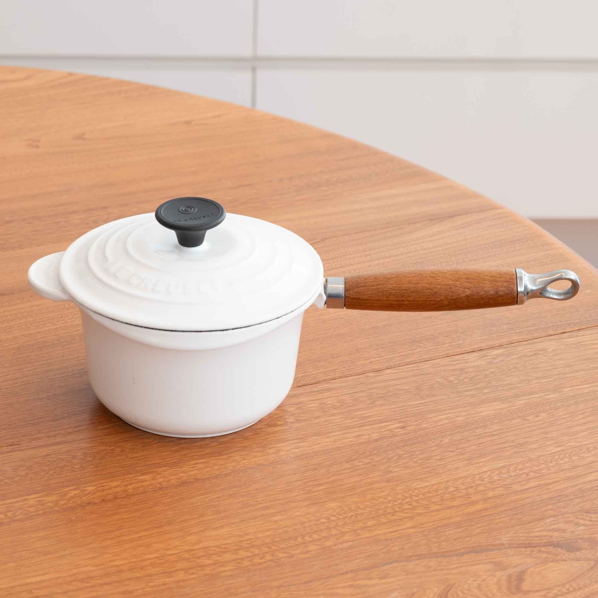ビンテージ　ル・クルーゼ　LE CREUSET　ホワイト　サイズ１６　木製ハンドル　　新品・未使用品です。