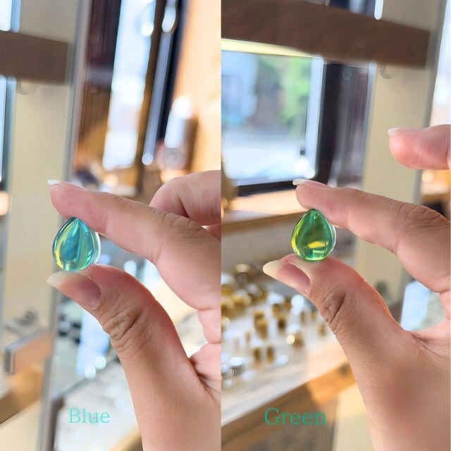 ピアス　緑　黄緑　グラデーション　ガラスカボション　ビジュー　オーロラ　雪の結晶 ボディピアス 00G 12mm 2度楽しめる リバーシブル ガラスピアス ティア