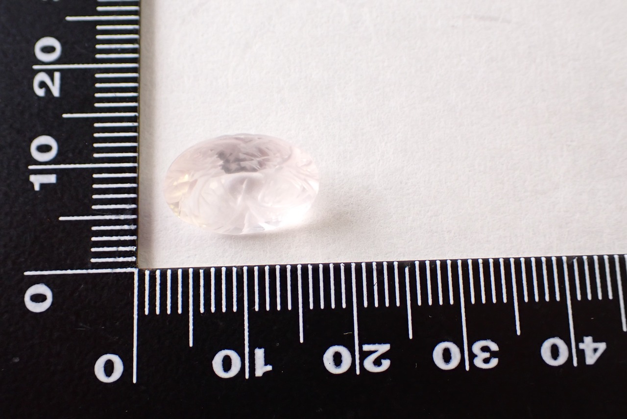 ローズクォーツ(裏彫り彫刻カット)　5.0ct　[C7‐674]