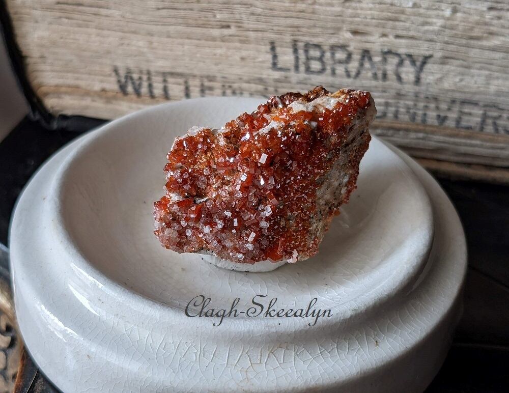 バナジナイト（ヴァナディナイト）原石 ｜Vanadinite ｜モロッコ産