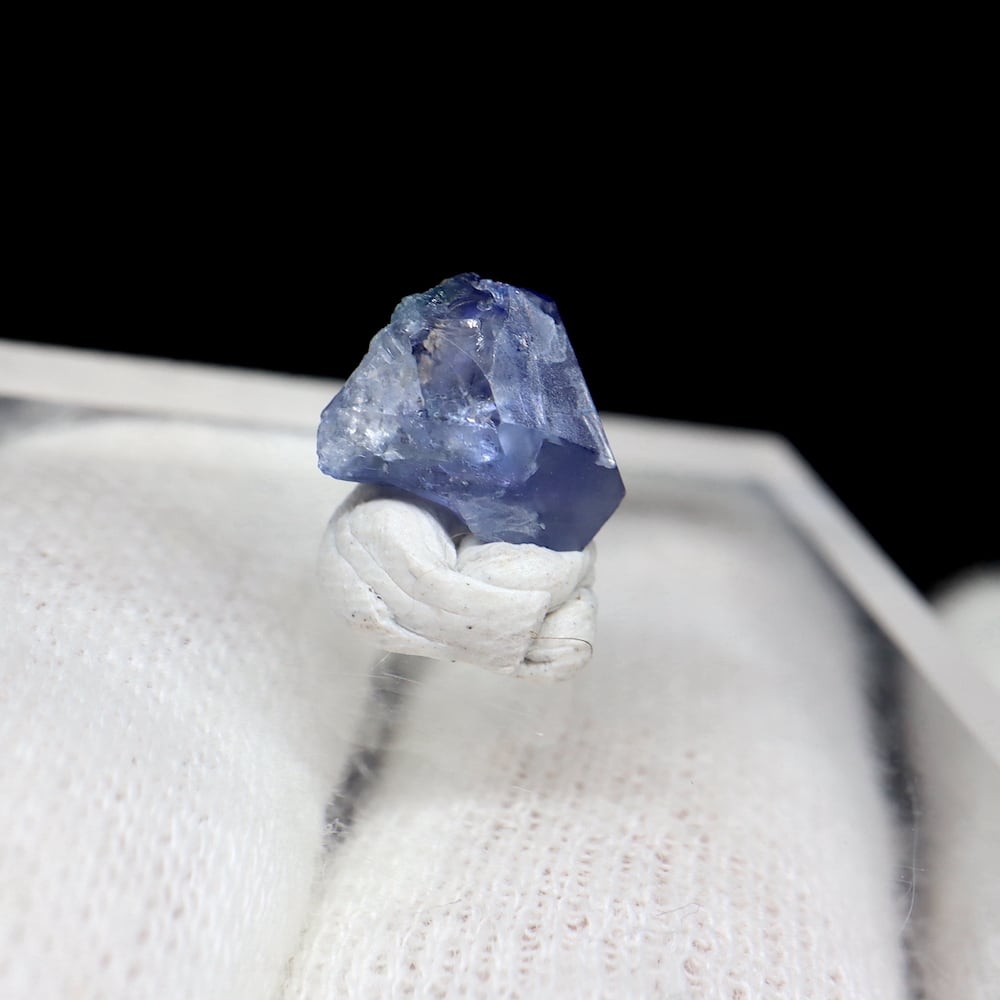 ベニトアイト ベニト石 結晶 0,4g BN165 鉱物 標本 天然石