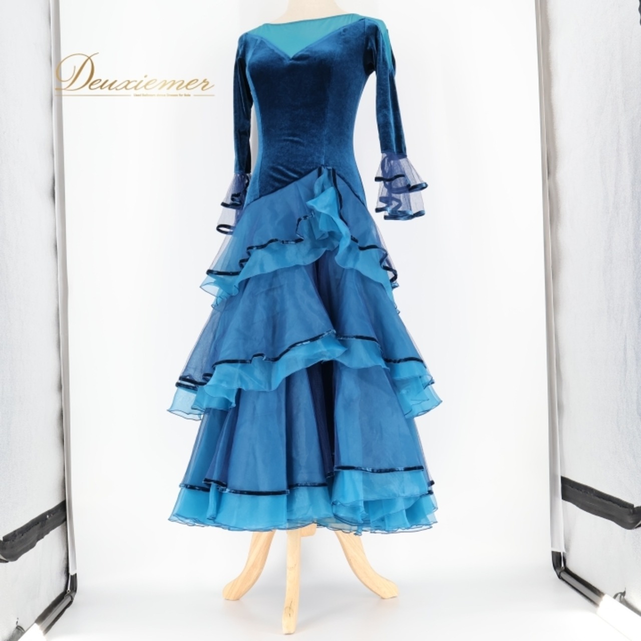 社交ダンス 衣装 チャコット Chacott 日本製 ワンピース ドレス ブルー系 青 ベロア フリル レース パーティ 発表会 上品 綺麗 高級感 フォーマル 発表会用 おしゃれ 女性用 ダンス衣装 かわいい 大人 レディース