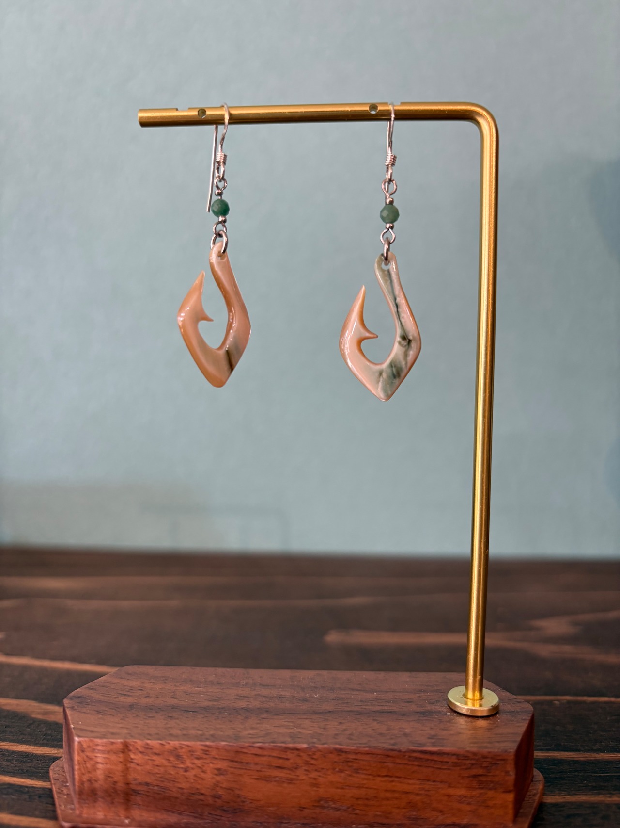 夜光貝のピアス　フィッシュフック