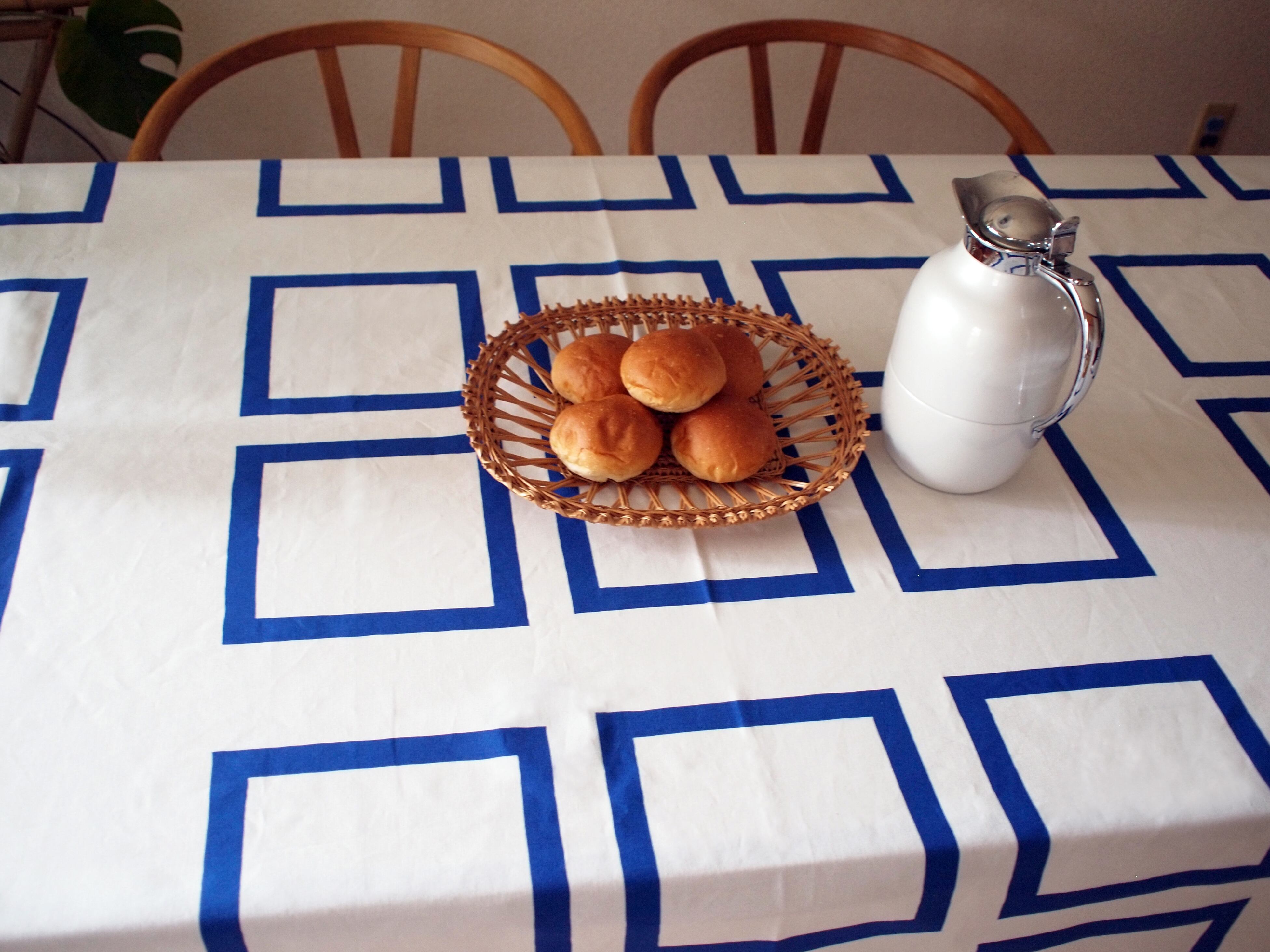 テーブルクロス しかくい模様/青