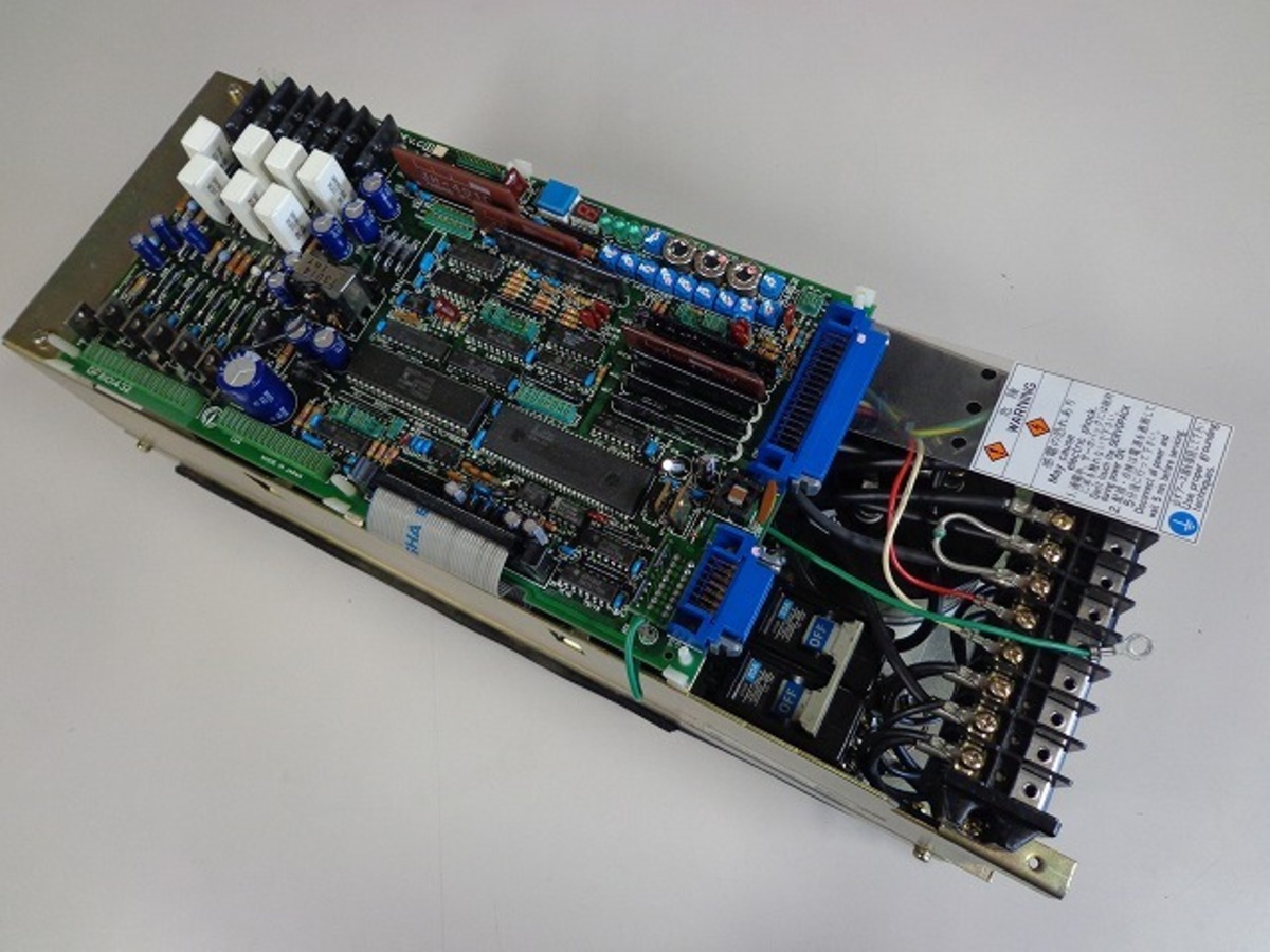 安川電機 サーボパック サーボコントローラ CACR-SR 30SB1ASY124（WZA 