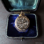 アンティーク 7ctゴールド アカンサスと忘れな草 ロケット(鑑別書付)