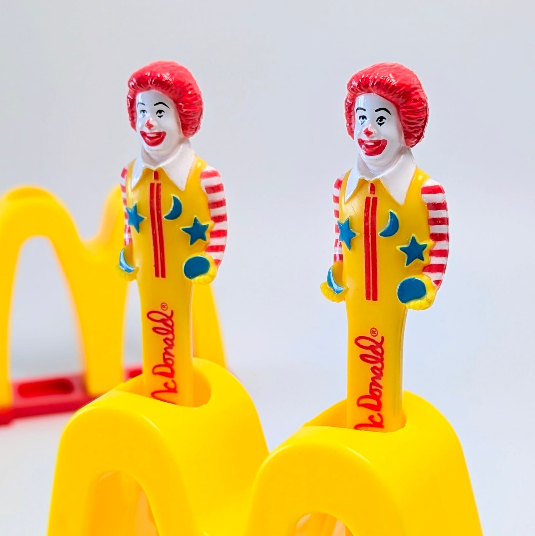 ☆ DEADSTOCK / VINTAGE1988 ☆【 McDonald's ( マクドナルド ) 】単品 toothbrush / 歯ブラシ / ロナルド・マクドナルド / ドナルド 〚アメリカン雑貨 アメトイ〛