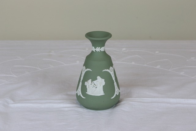 ウェッジウッド　ジャスパー　花瓶　セージグリーン　フラワーベース　WEDGWOOD　イギリス　ヴィンテージ
