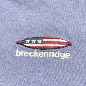 【ATTITUDE】USA製 breckenridge スキーリゾート 刺繍ロゴ ワンポイントロゴ ハーフボタン スウェット トレーナー プルオーバー M ライトパープル くすみカラー US古着