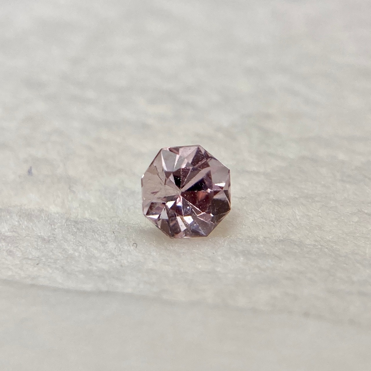 お花みたいな スピネル オクタゴンカット Part2 3.9mm-4.0mm No.3
