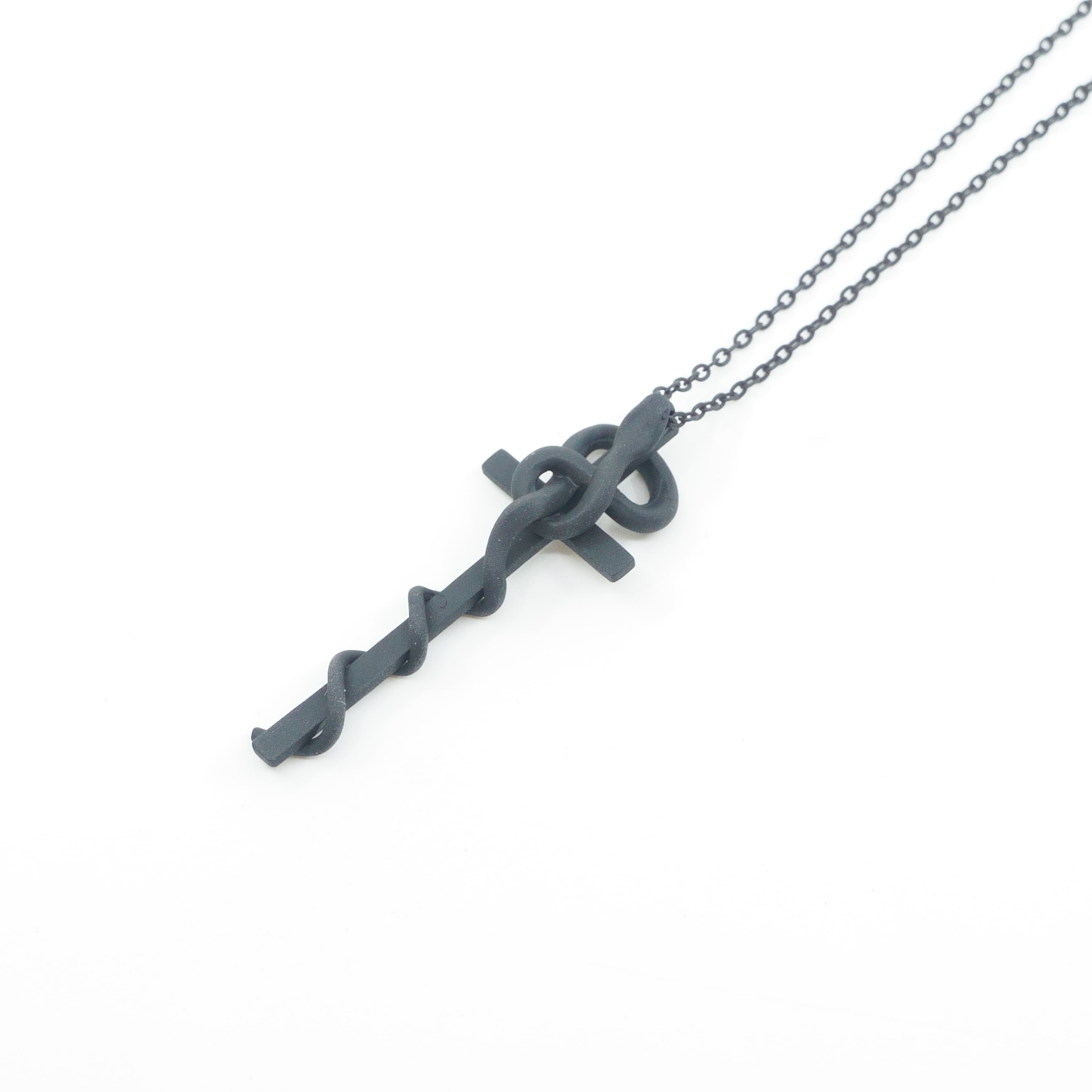美品 gundaステルスクロスネックレス シルバー / 黒 ネックレス gunda<ガンダ>STEALTH CROSS NECKLACE/Matte Black [ステルスクロス