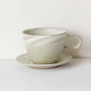 秋谷茂郎 リンゴ釉 指描カップ＆ソーサー（25-029）