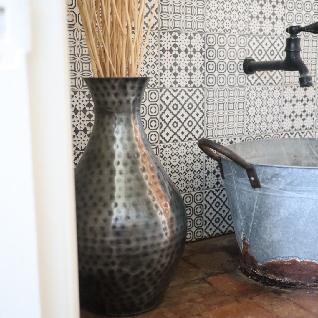 Iron Flower vase | SPARROWS