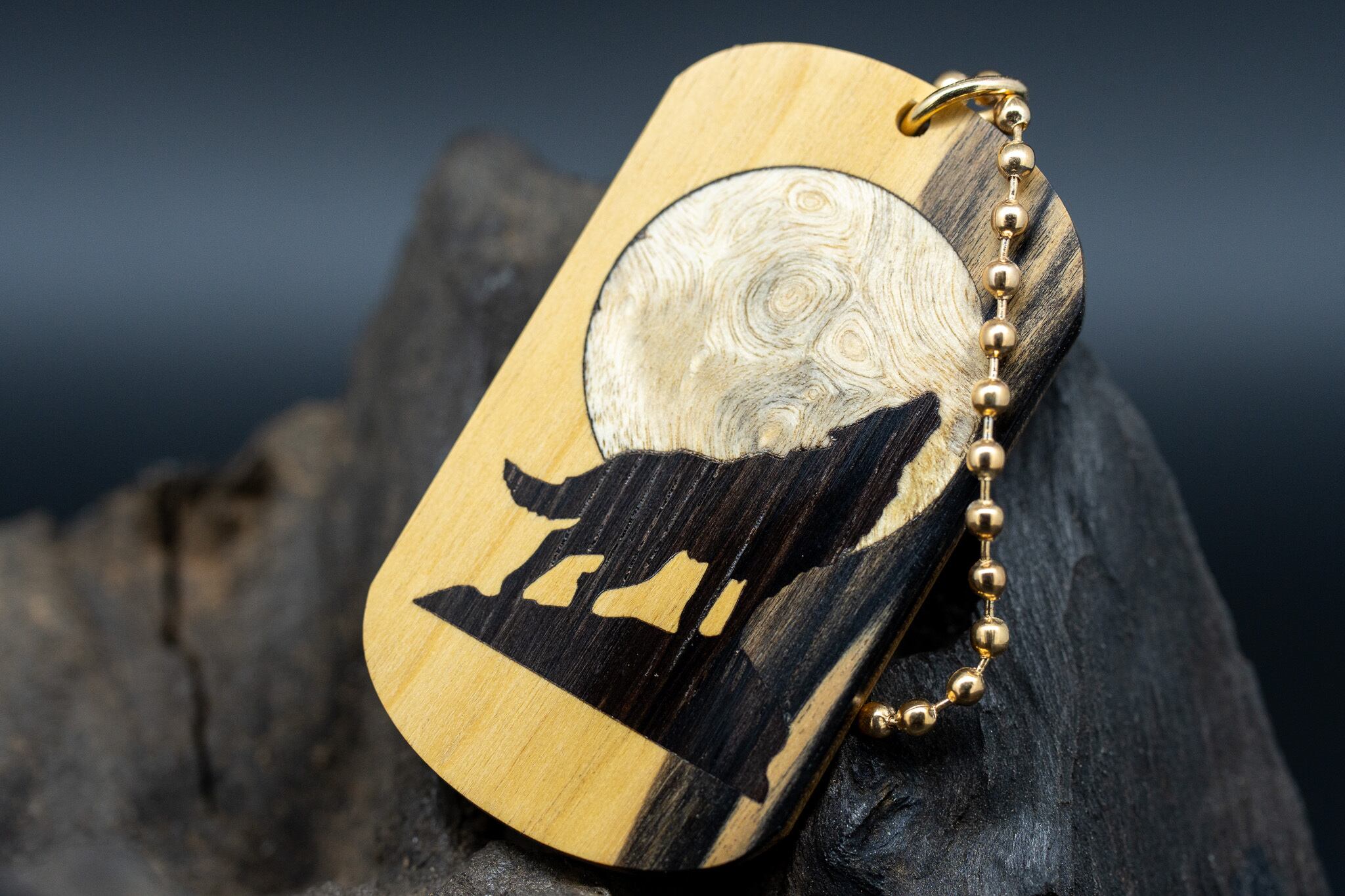 【魅惑の黒い紋様】 黒柿 ドッグタグ 象嵌 月と狼