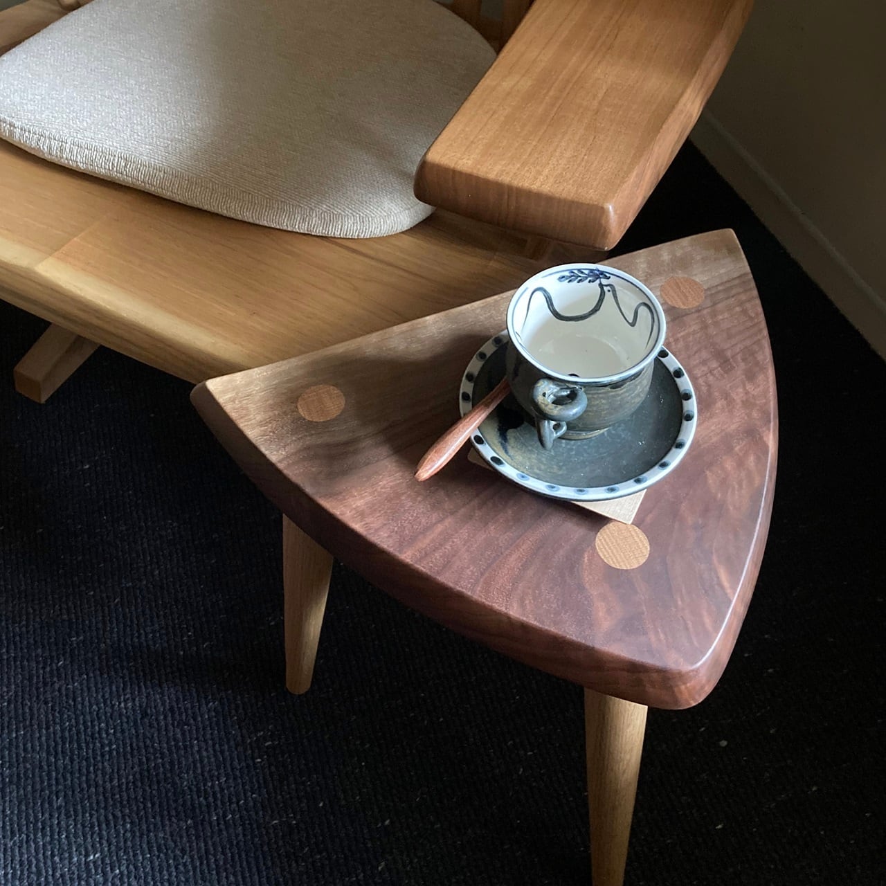 三角スツール SANKAKU [ triangle ] stool | 飛騨高山 家具工房雉子舎