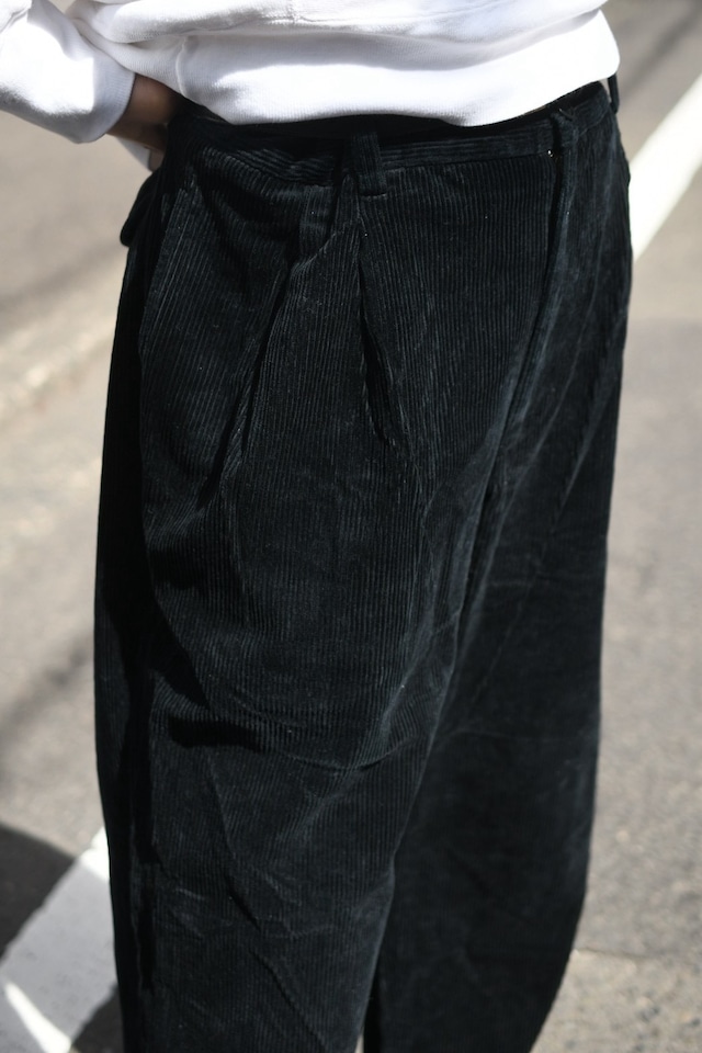 OK/90's "BANANA REPUBLIC" black corduroy trousers