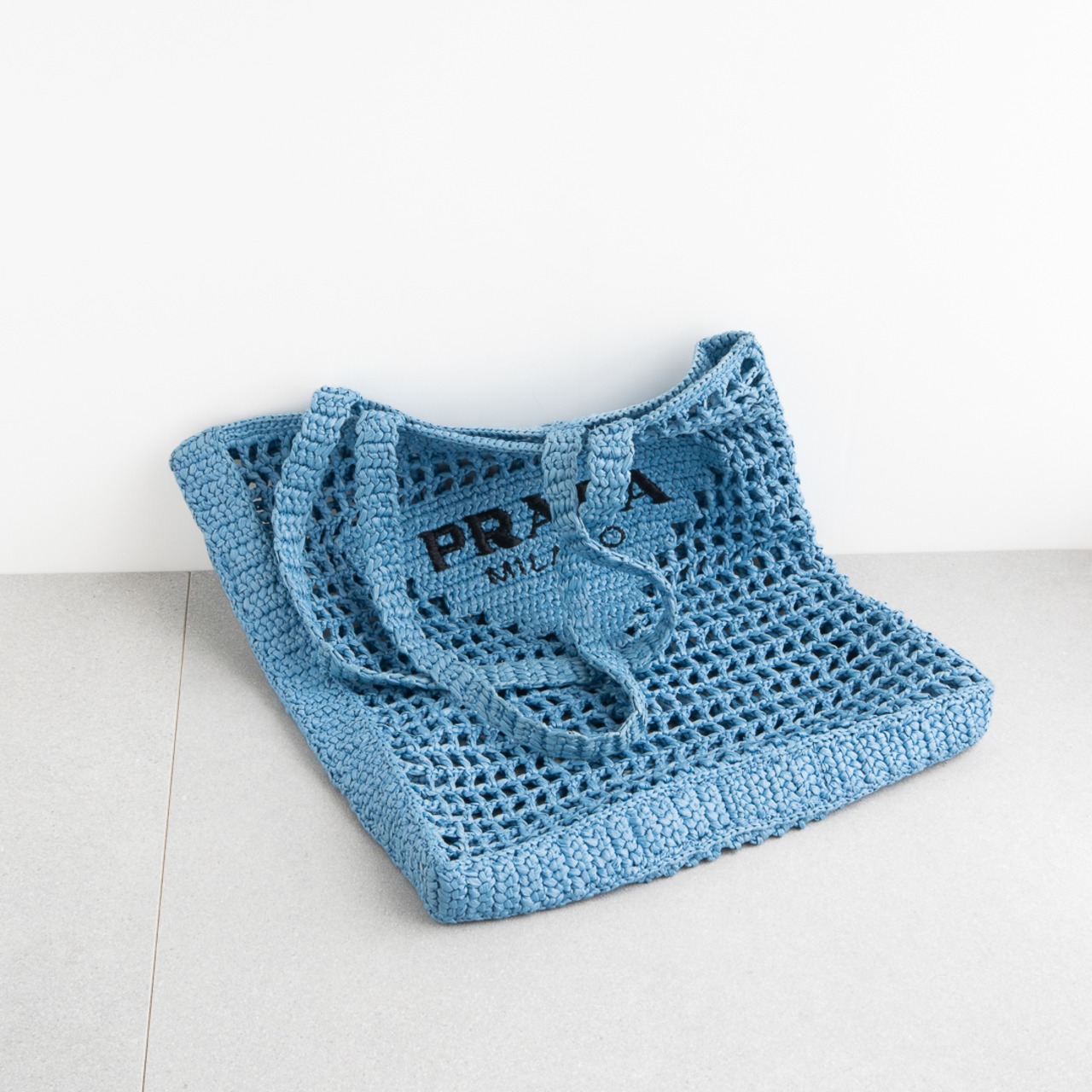 プラダ クロシェ トートバッグ ブルー ラフィア ブラック ロゴ