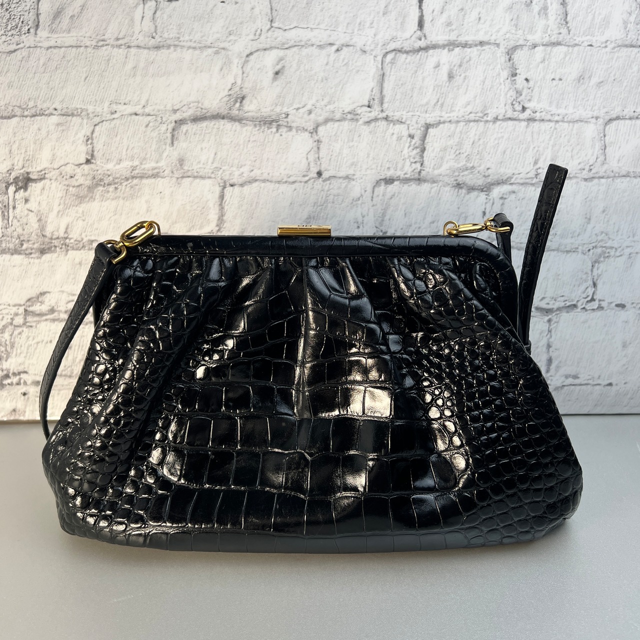 バレンシアガ　がま口 レザー ショルダーバッグ ブラック A-9427