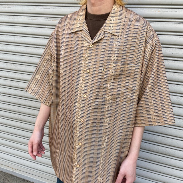 『送料無料』ROCAWEAR 総柄オープンカラーシャツ　半袖シャツ　茶系　ロゴデザイン　L