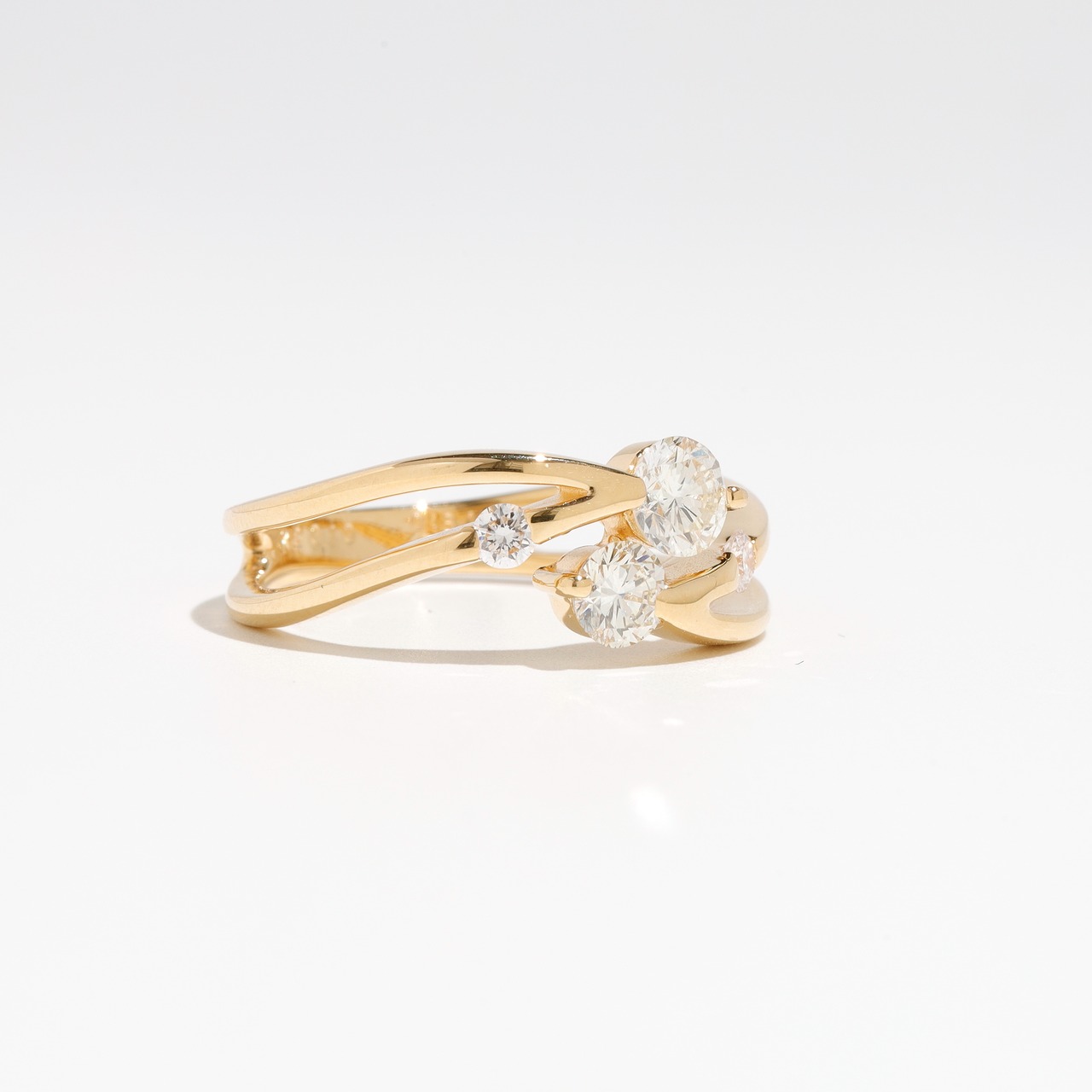 ダイヤモンド デザインリング K18 / 0.340ct / 0.230ct