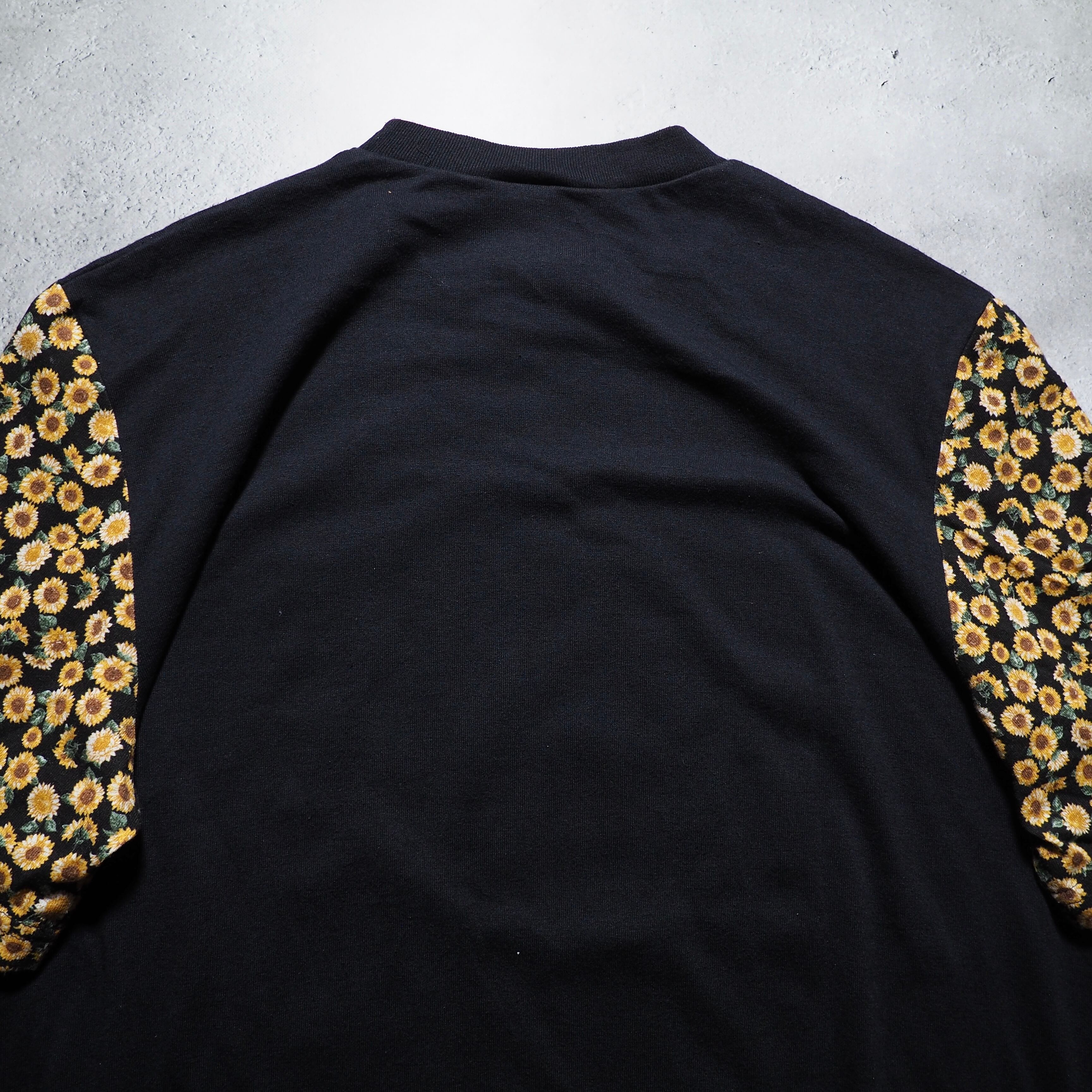 1990s ” Sun flower ” painted vintage loose SS Tee (made in usa)