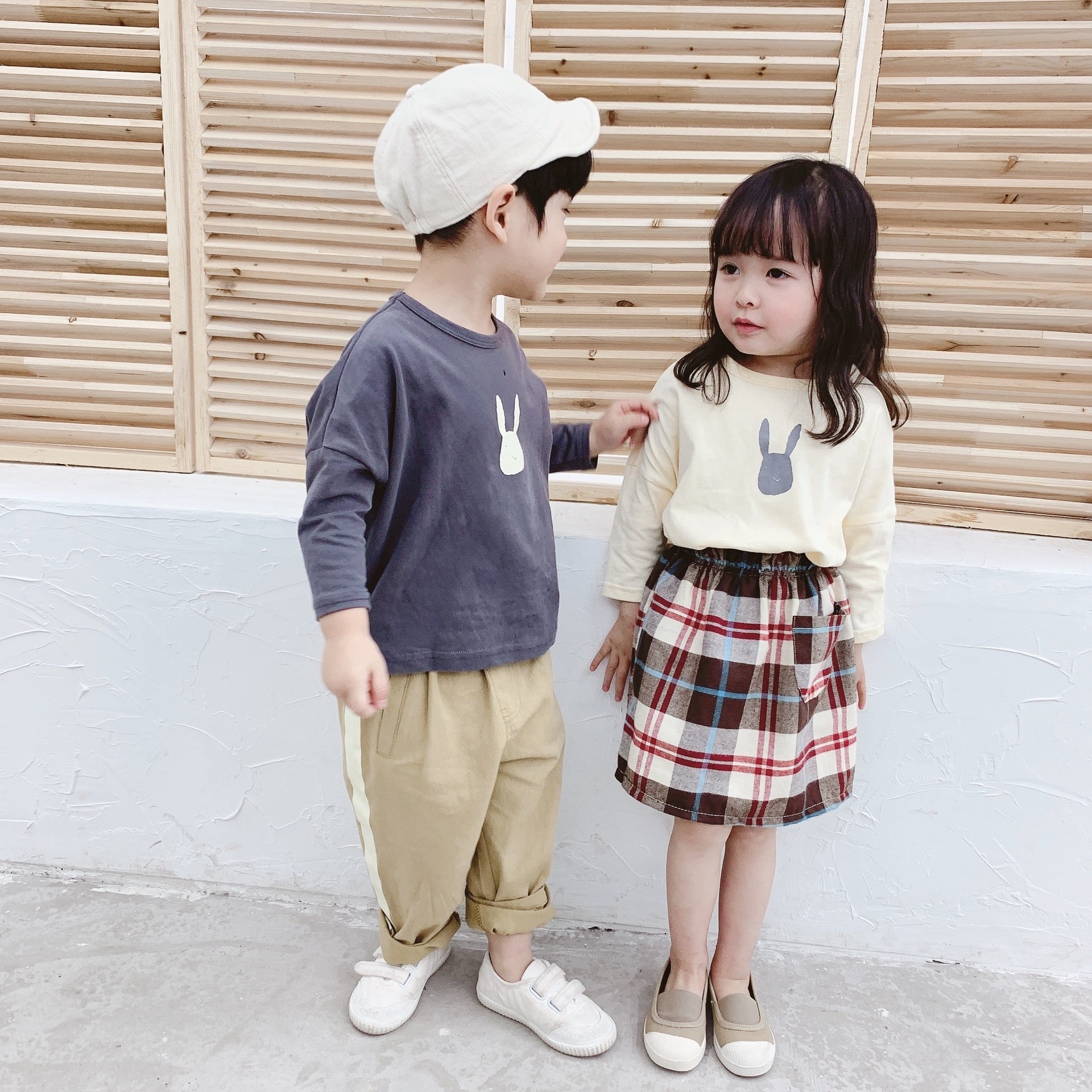 KID】ウサギ柄長袖Tシャツ 全2色 | 韓国子供服通販 - Baker