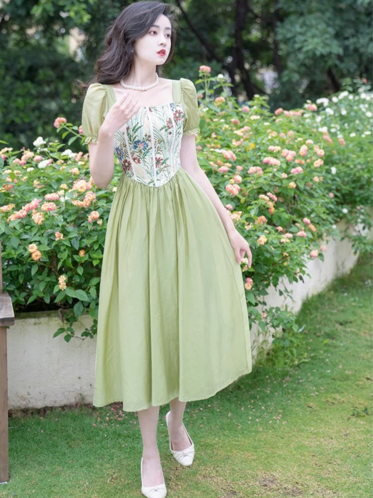 【0014】French Style Green Short Sleeve Dress
