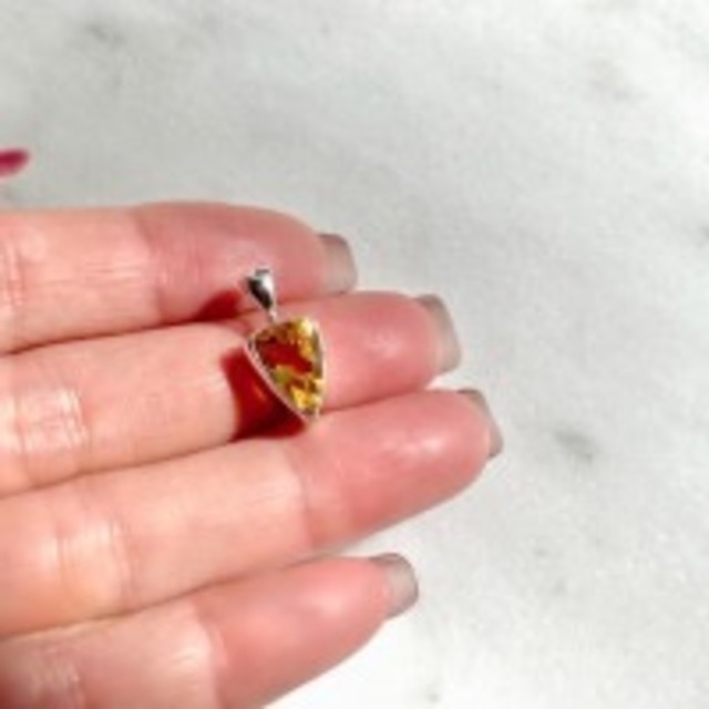 【超美石】シトリン　ペンダント（サービスチェーンつき）　5495