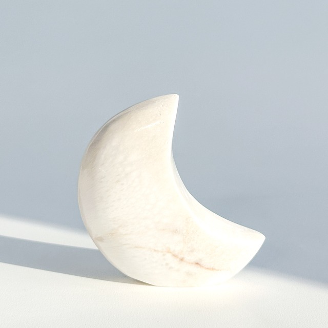 ホワイトスコレサイト 置き型 三日月 13◇ White Scolecite ◇ 天然石・鉱物・パワーストーン・インテリア