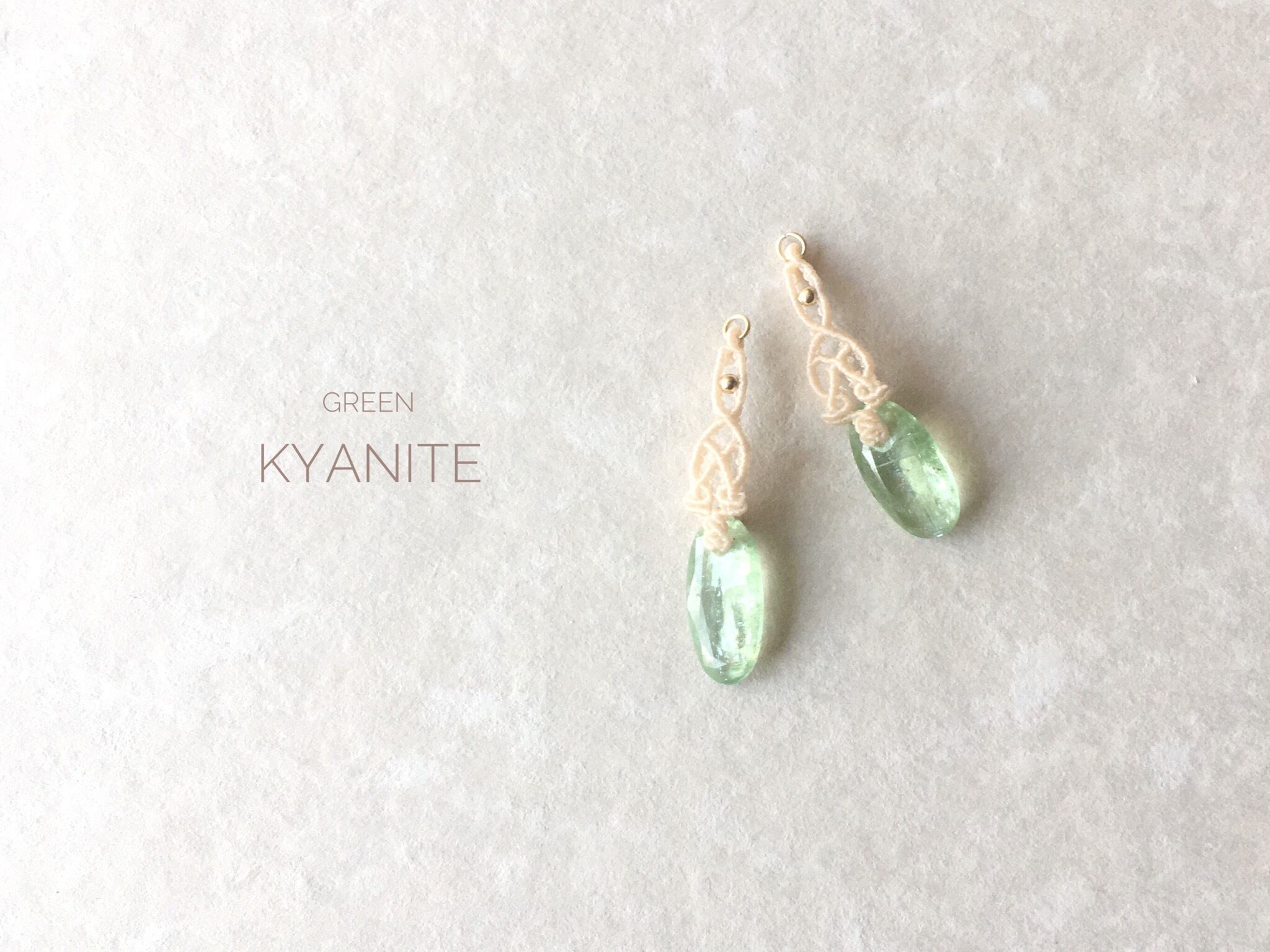 グリーンカイヤナイト macrame earrings