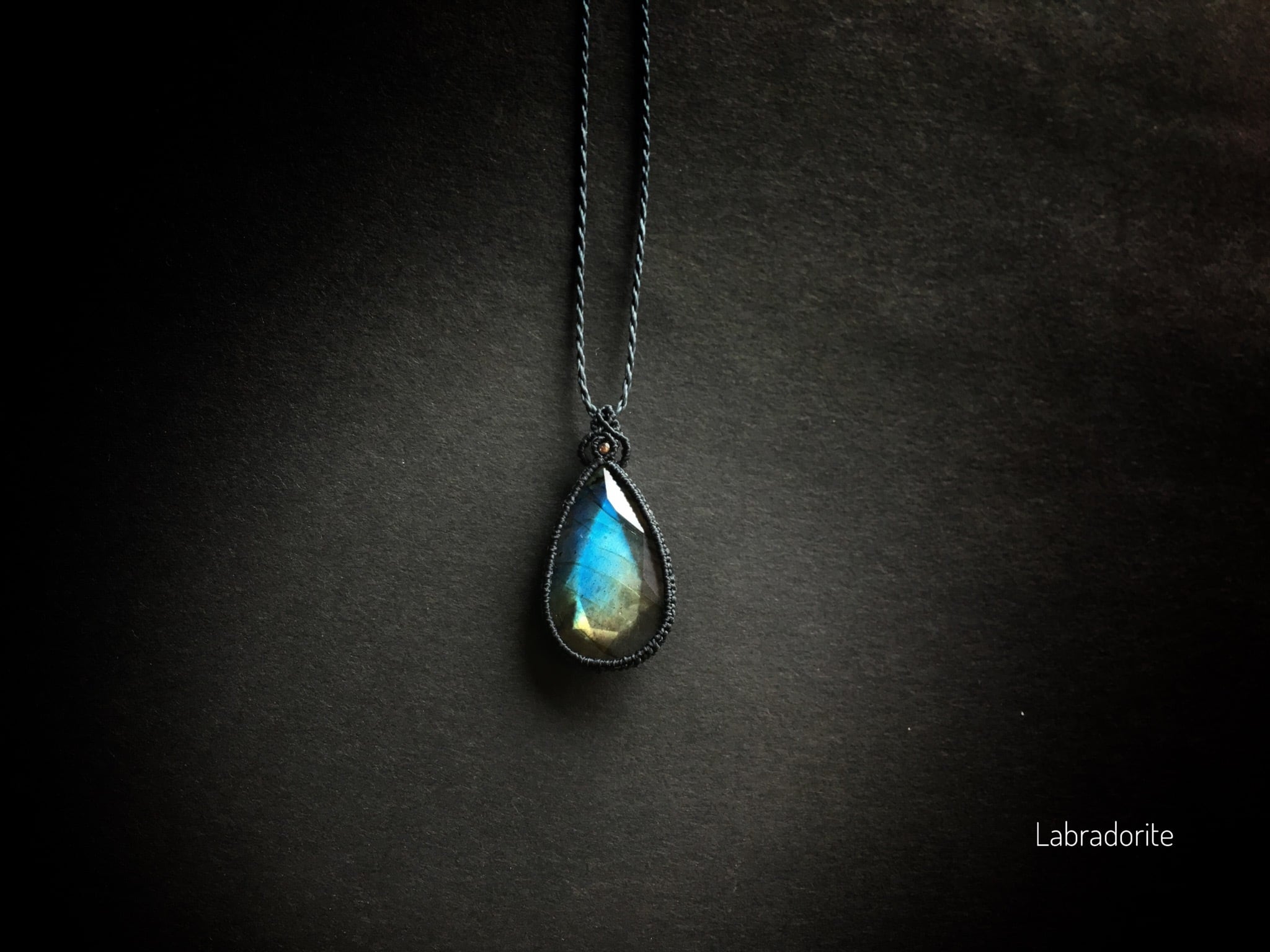 ラブラドライト macramé necklace