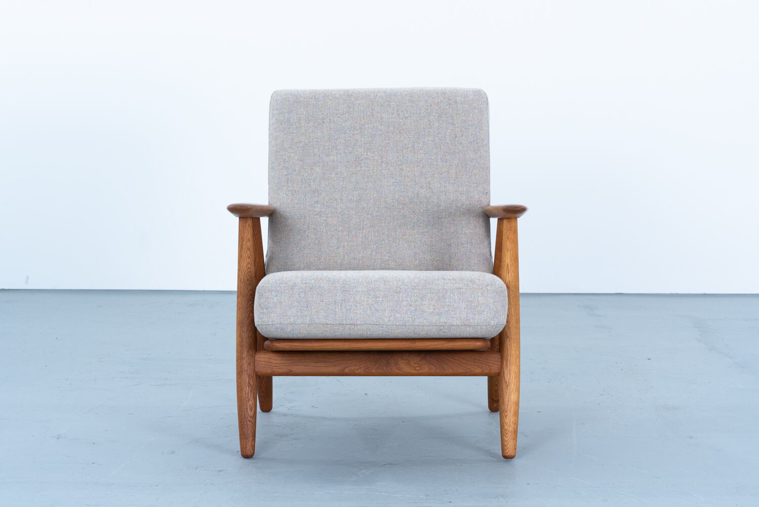 Hans J Wegner | GE240 easy chair & GE240S ottoman set | kaikki