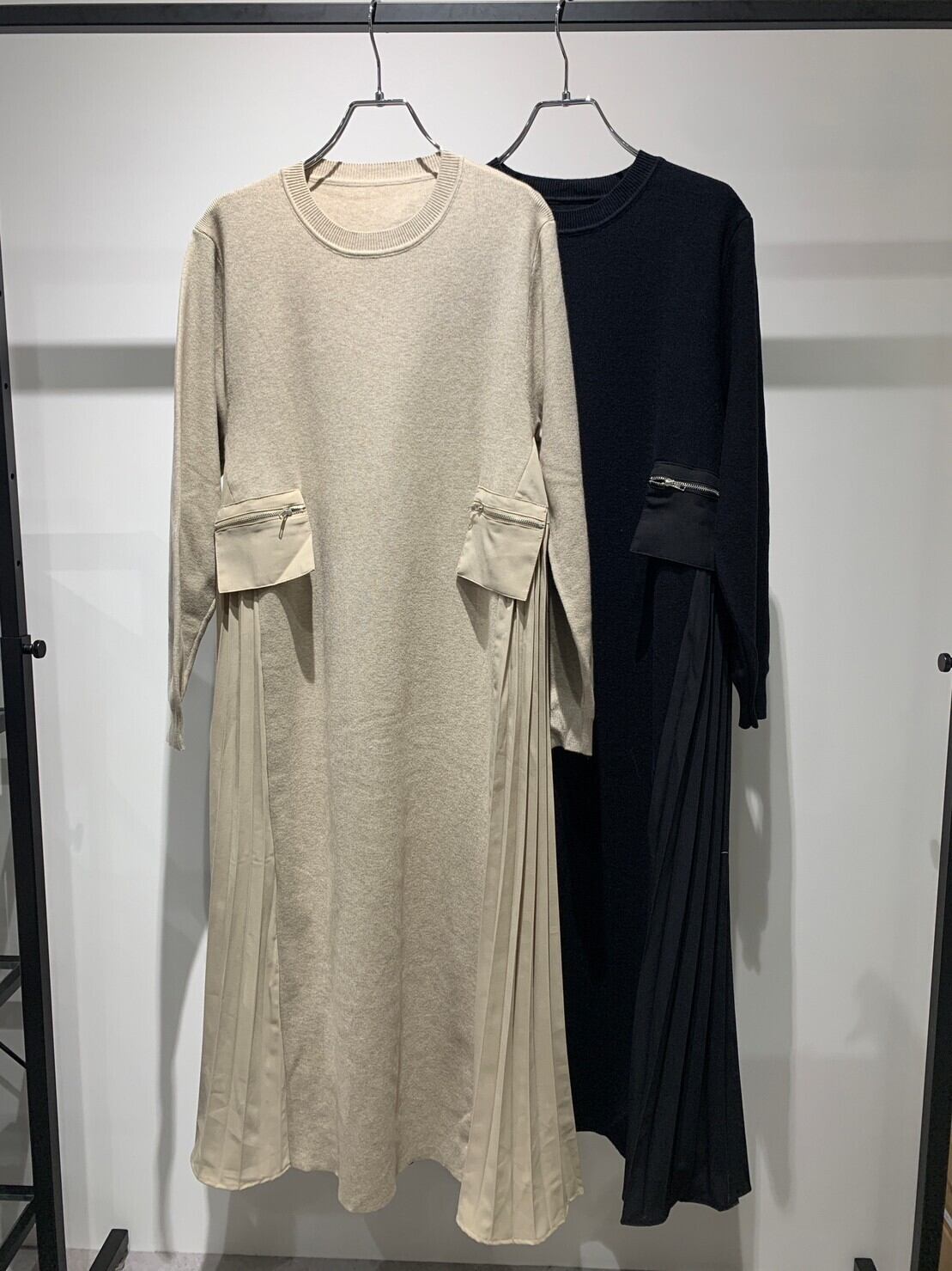 side pleats knit one-piece