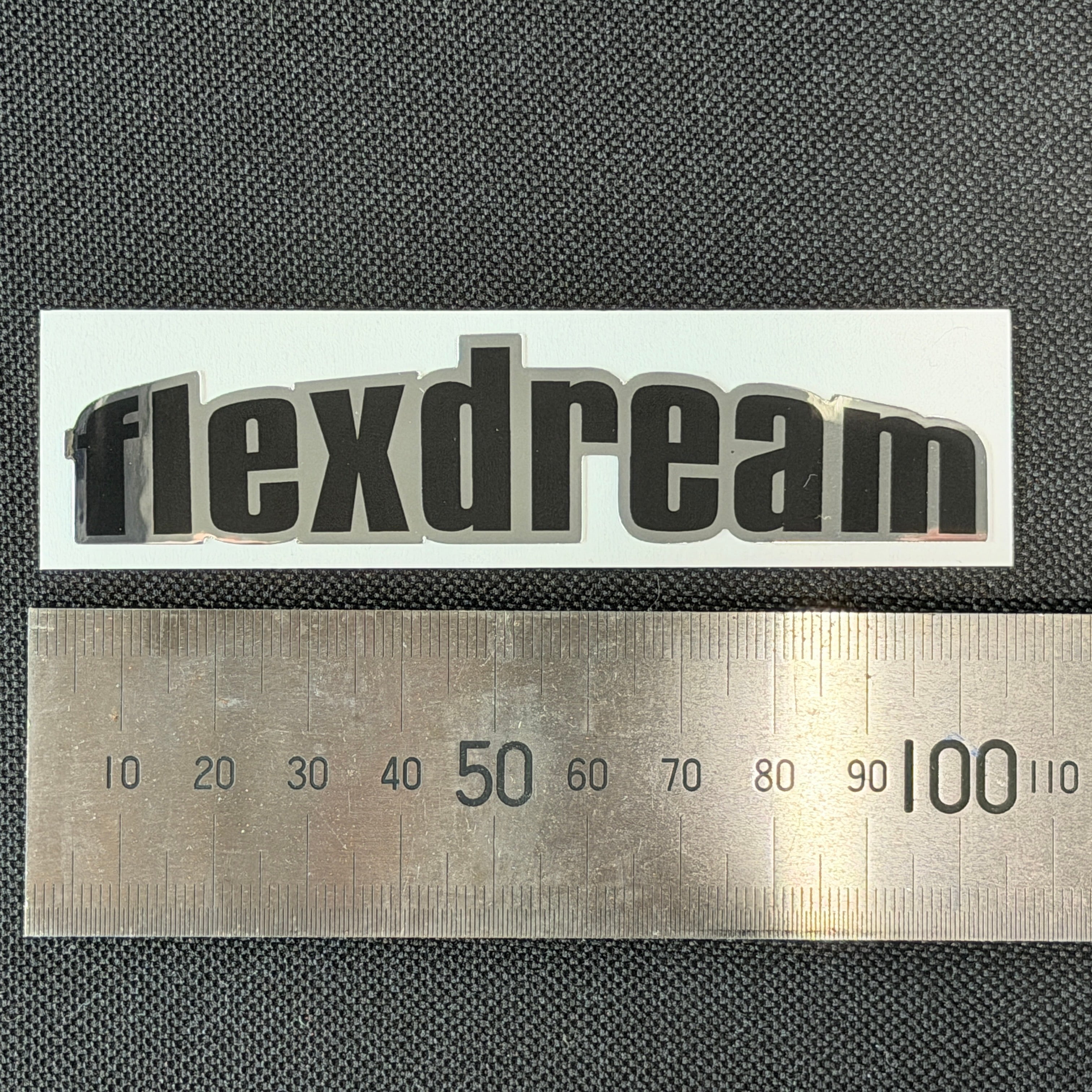 flexdream オリジナル ロゴステッカー 100mm×22mm | FD-camp 公式