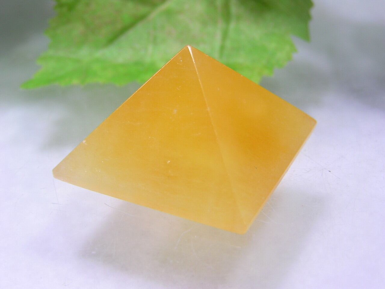 天然石　オレンジカルサイト　ピラミッド形 Amazon.co.jp: オレンジカルサイト （方解石）のピラミッド 天然石