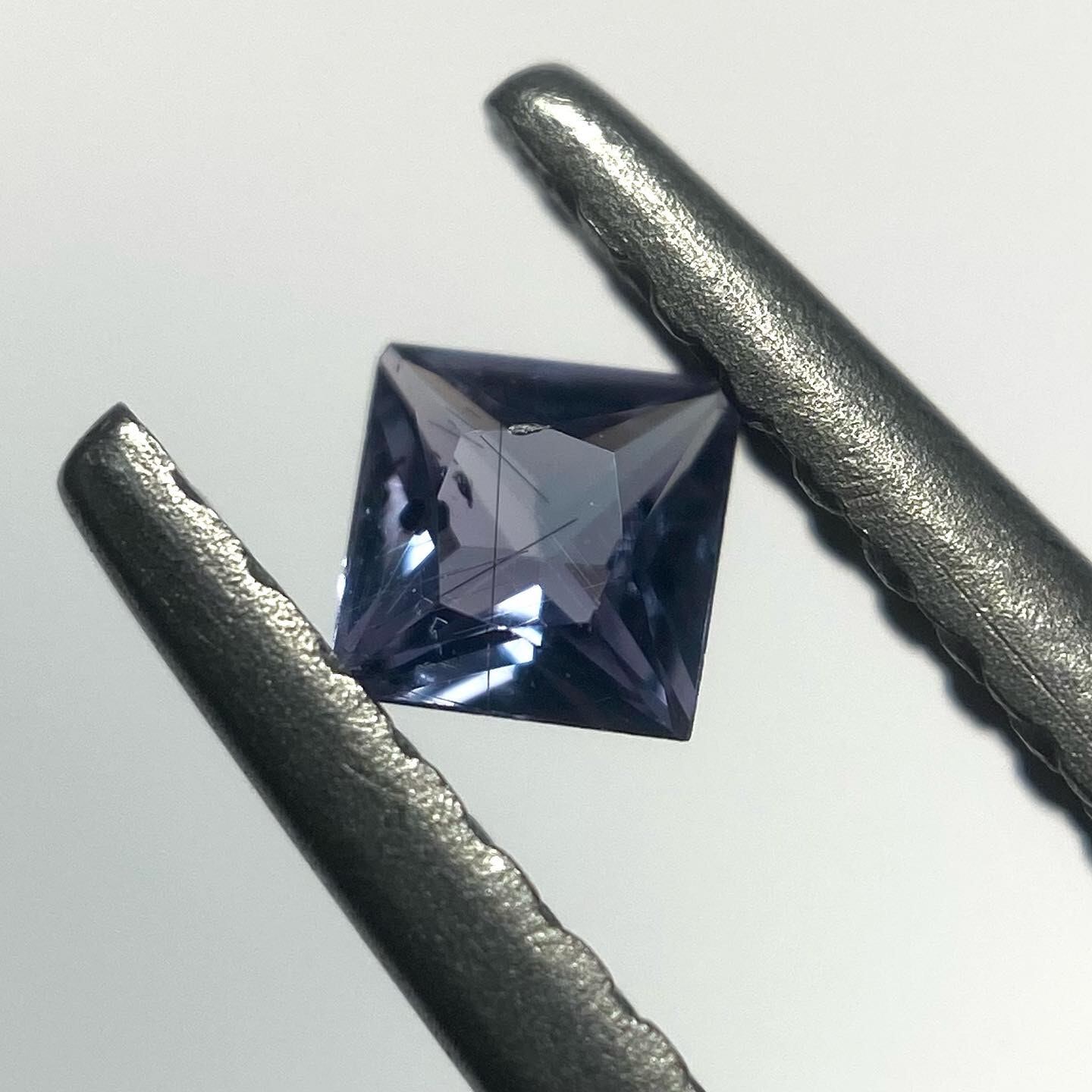 変身する石 ベキリーブルーガーネット2