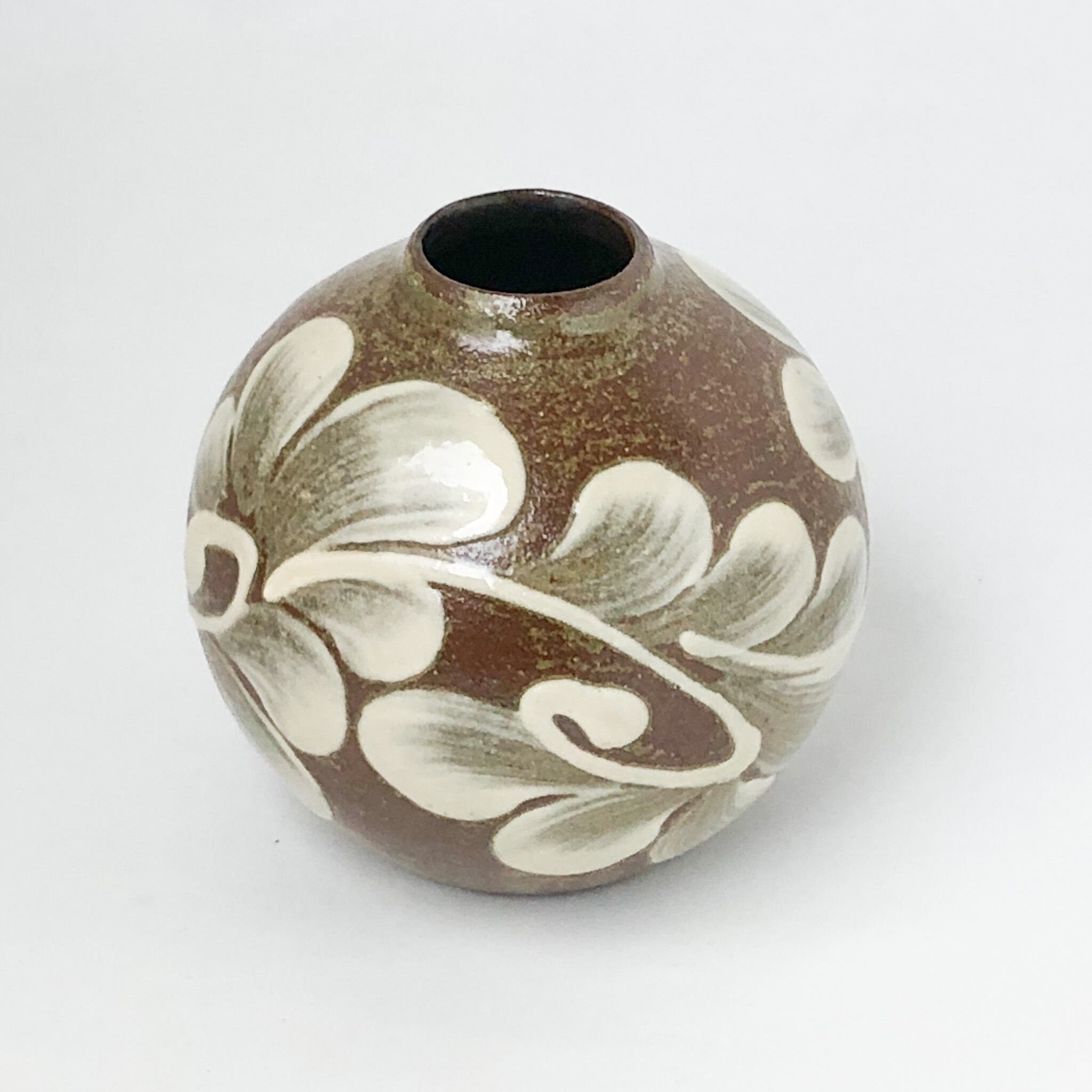 希少☆☆☆やちむん　壺 限定一色・珊瑚唐草|ミニ壺 - 育陶園 やちむんの窯元｜沖縄の