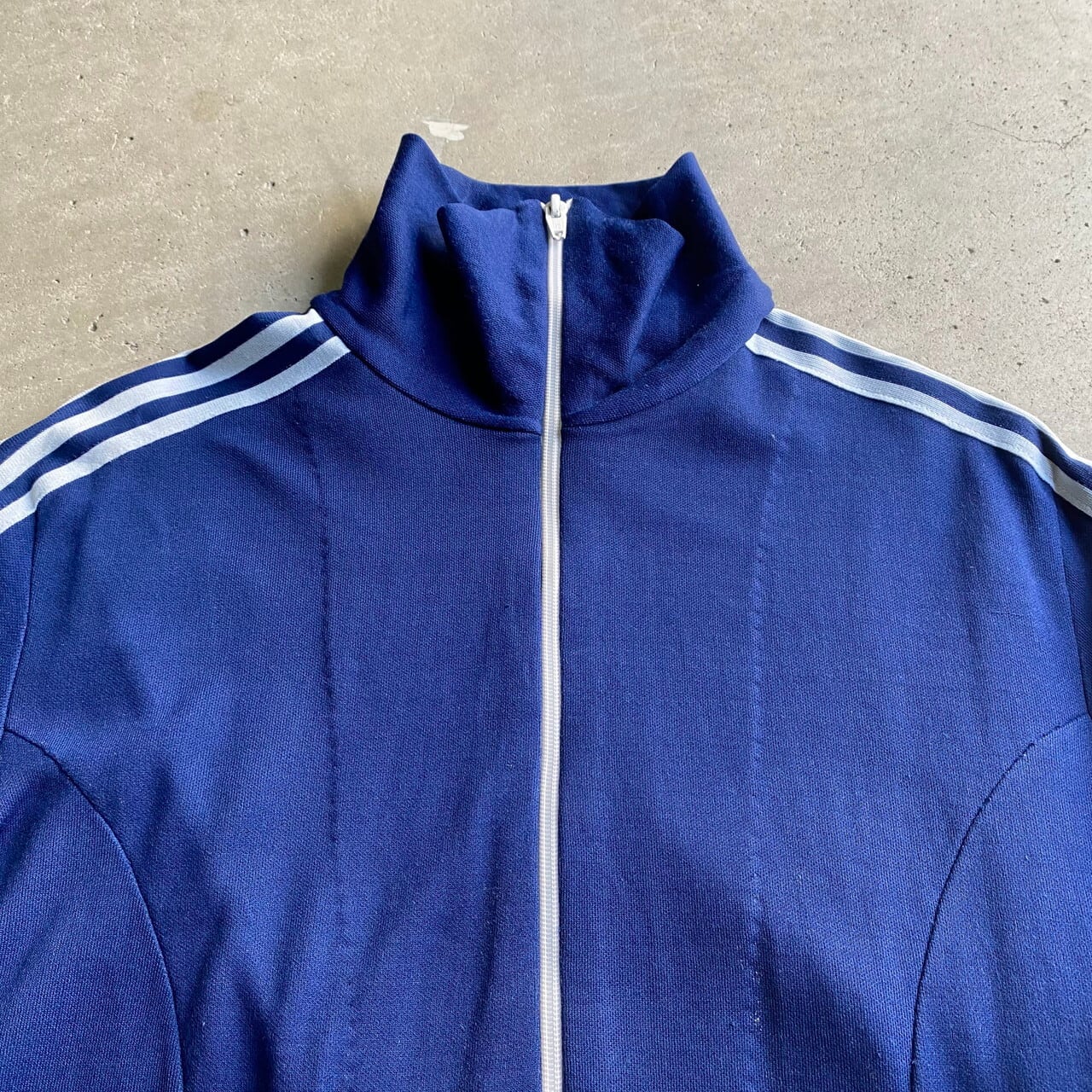 80年代 香港製 adidas アディダス ハイネック 無地 ジャージ トラックジャケット レディースM相当 古着 80s ヴィンテージ ビンテージ  ネイビー 紺色【ジャージ・トラックジャケット】【VTG】【SA2204】 | cave 古着屋【公式】古着通販サイト