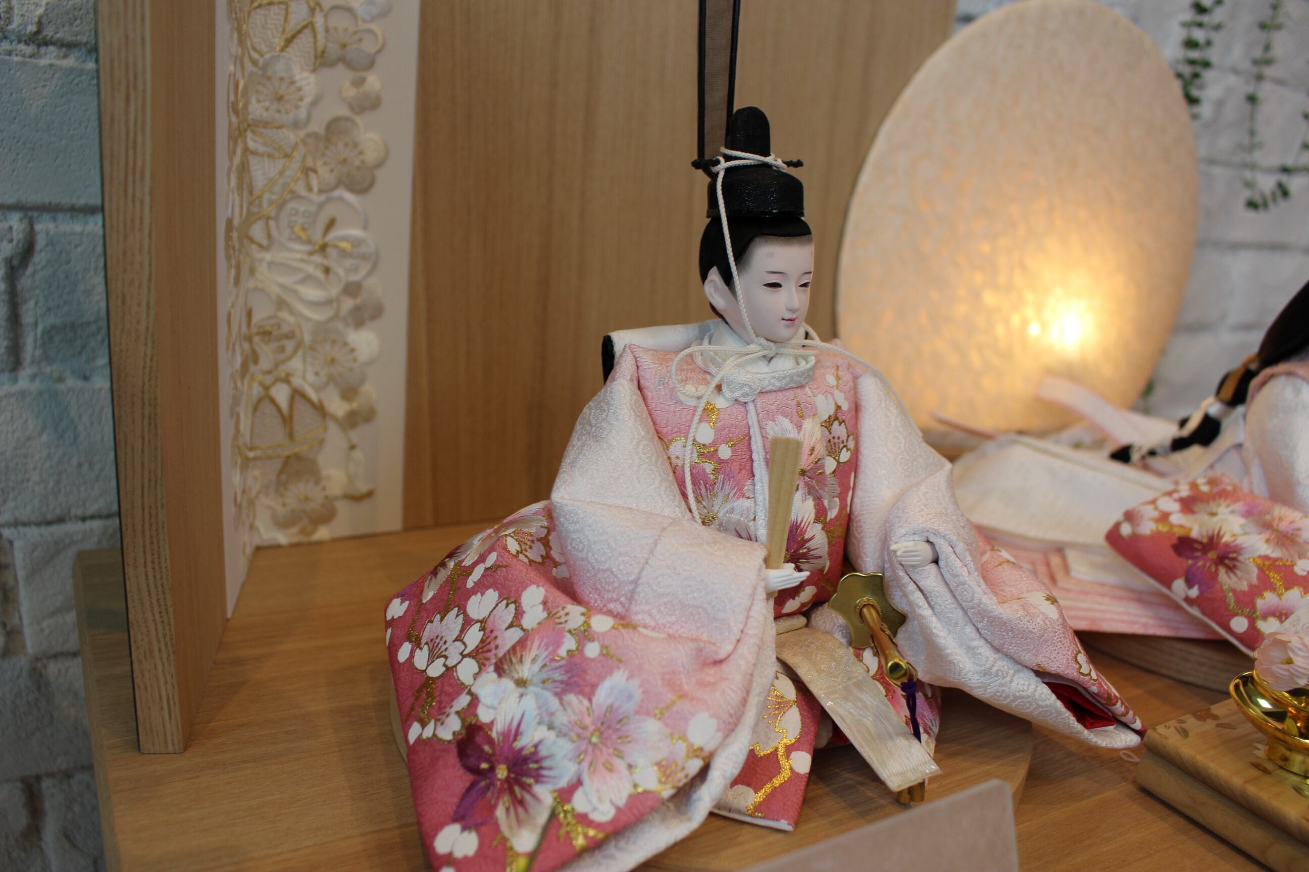 雛人形 Chouette/素敵な 田村芙紗彦「白枝桜」収納飾りW65 | SHIMADA DOLL