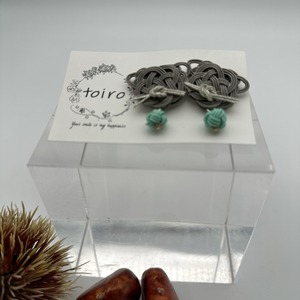 水引ピアス ねこばた会議 グレー(金具 シルバー)