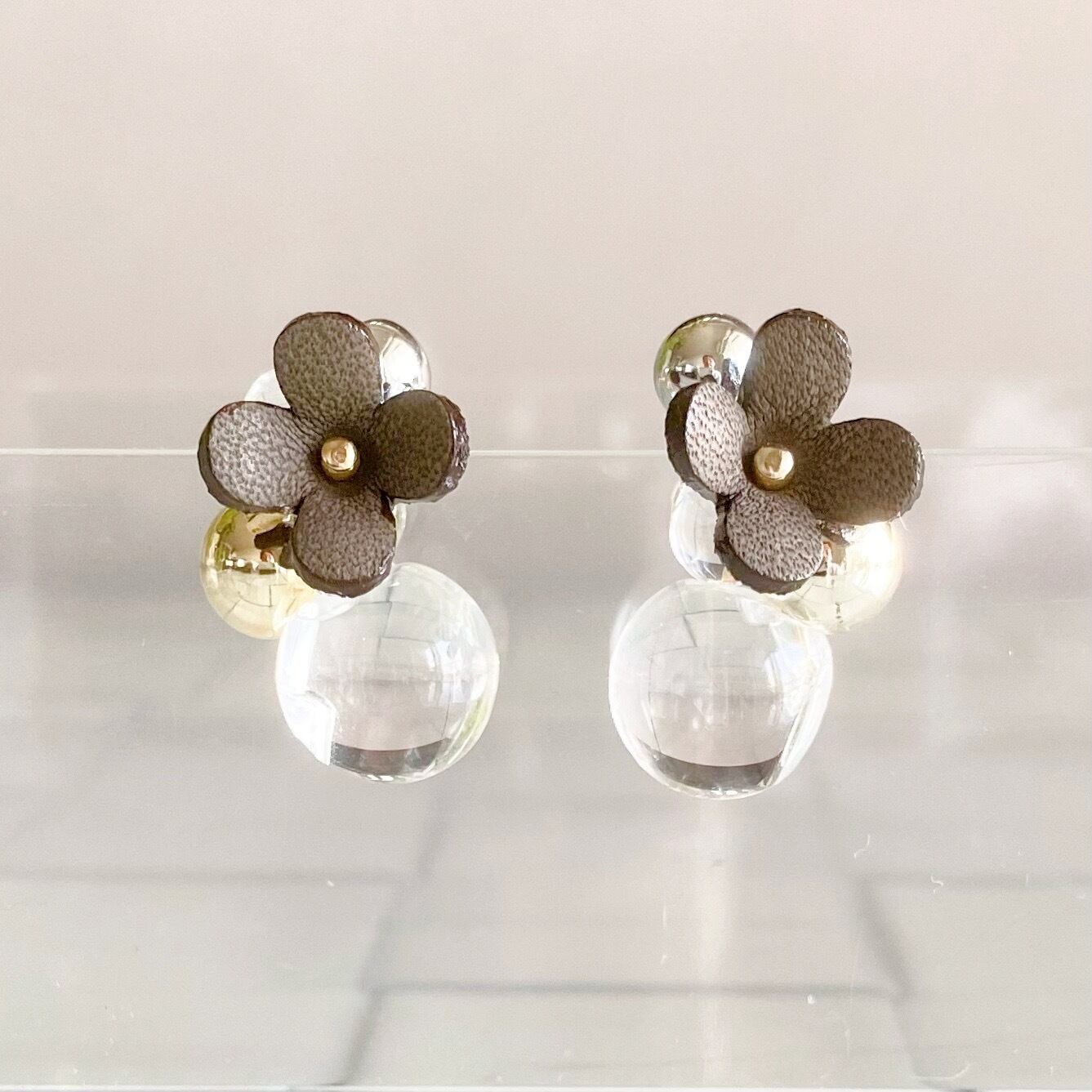 My spice》カランコエ革花 パール クリアドロップのピアス（花色 