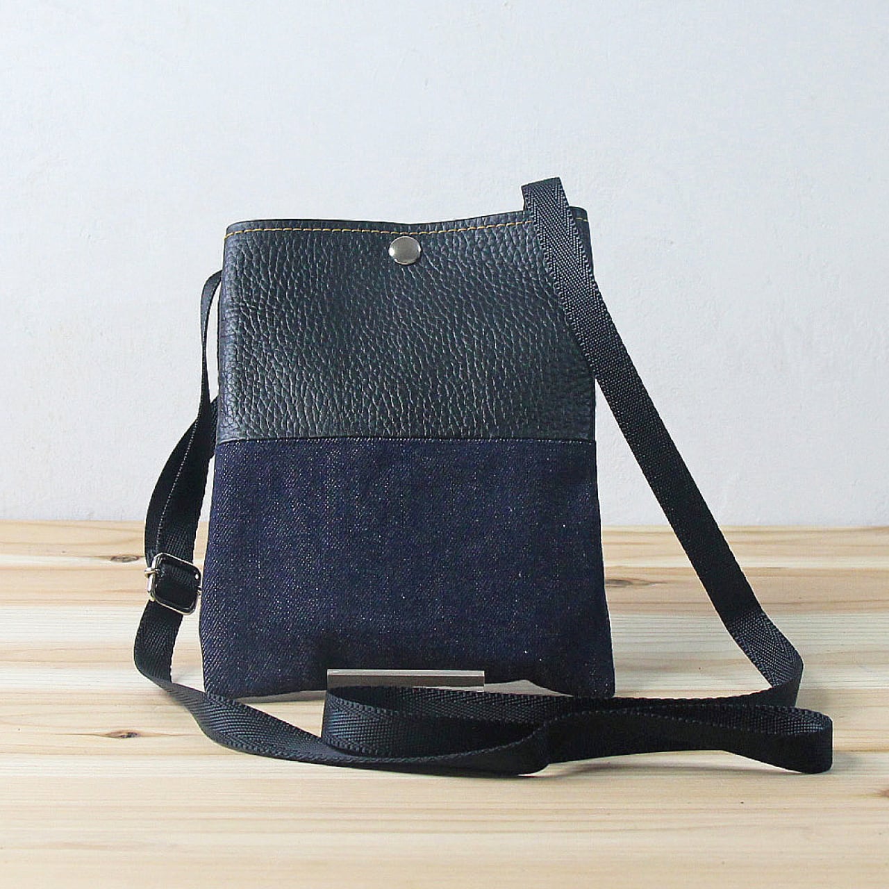 岡山デニムのシンプル4連キーケース、贈り物にも◎ | 岡山かばん