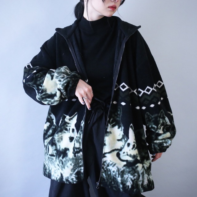 "狼" art graphic pattern over silhouette fleece jacket