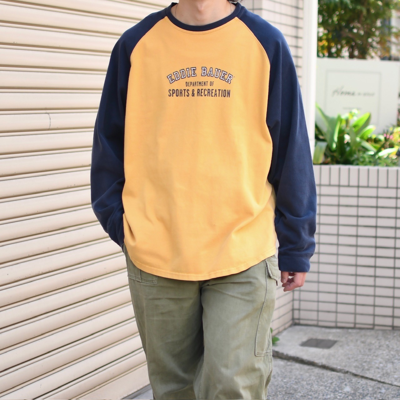 Eddie Bauer sports raglan sleeve tee