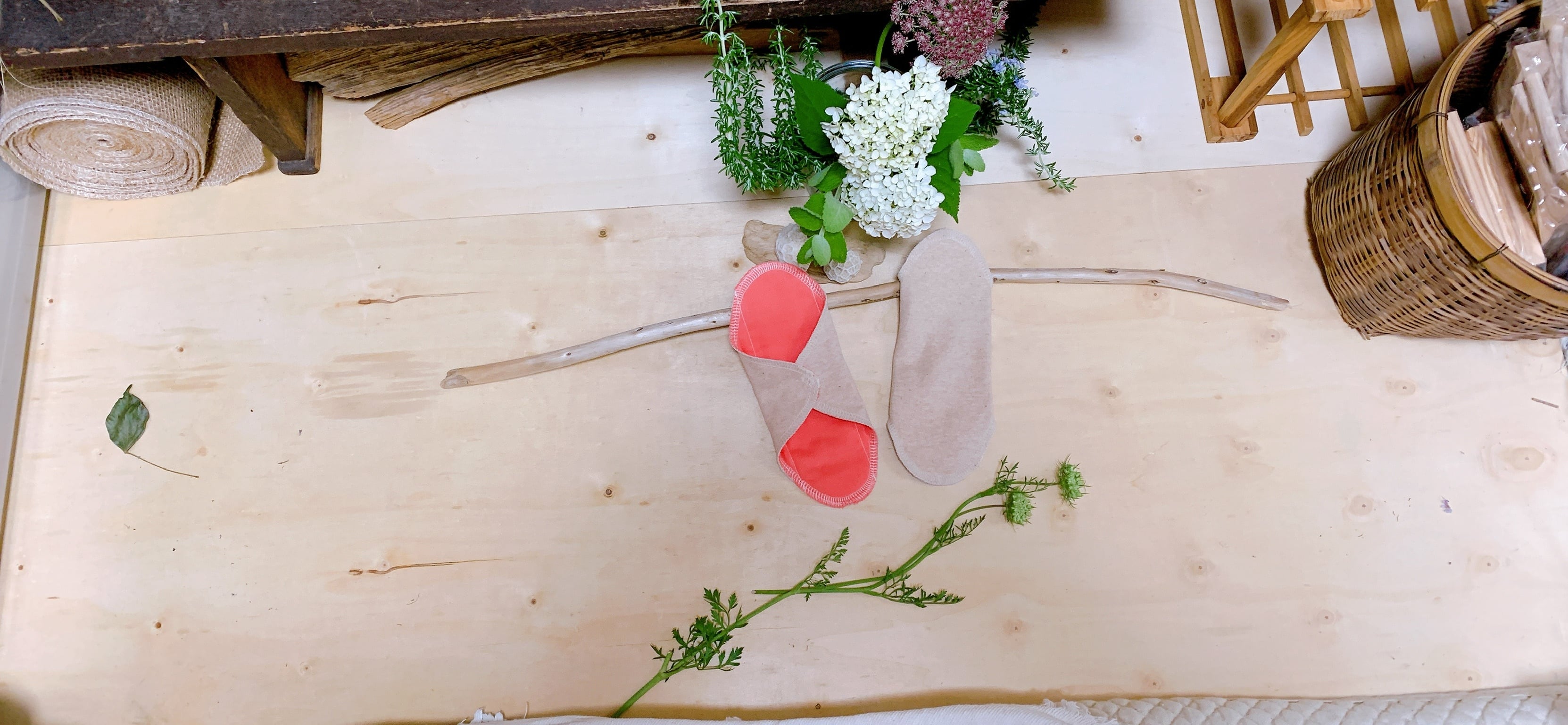 おりもの用ホルダー　サーモンピンク　第2チャクラ