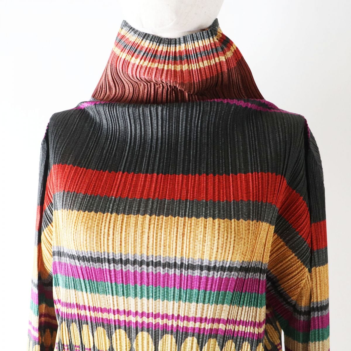 希少プリーツプリーズハイネック長袖マルチカラーサイズ4