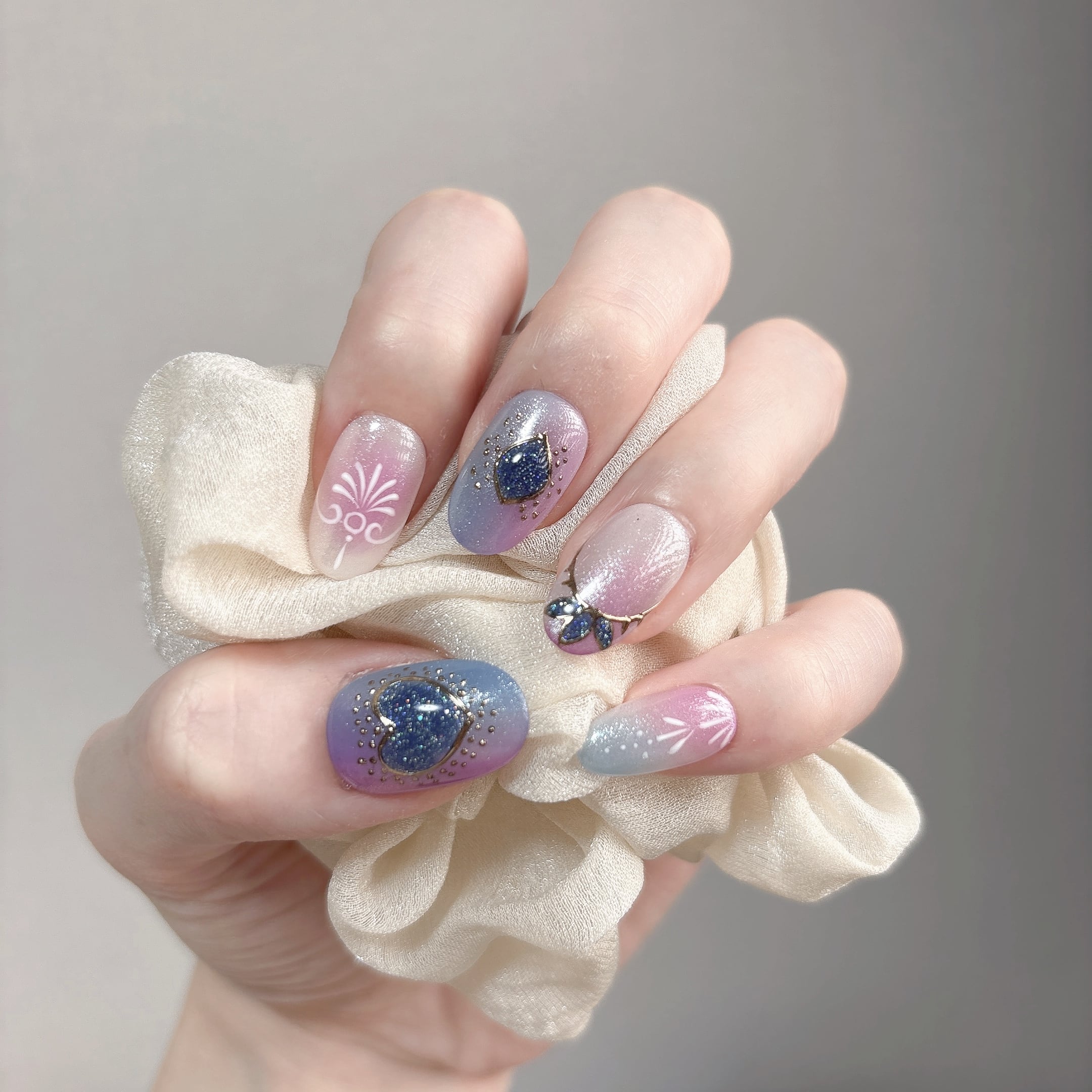 601】ミディアム オーバル／XY170 繰り返し使えるネイルチップ | 指先