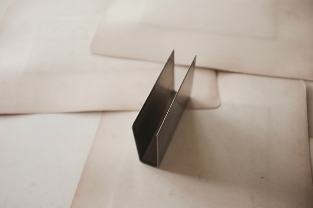 フランス 雌鹿と青い瞳とマッチホルダー エタン製 アンティーク