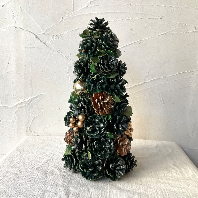 松ぼっくりのクリスマスツリーM 8423367